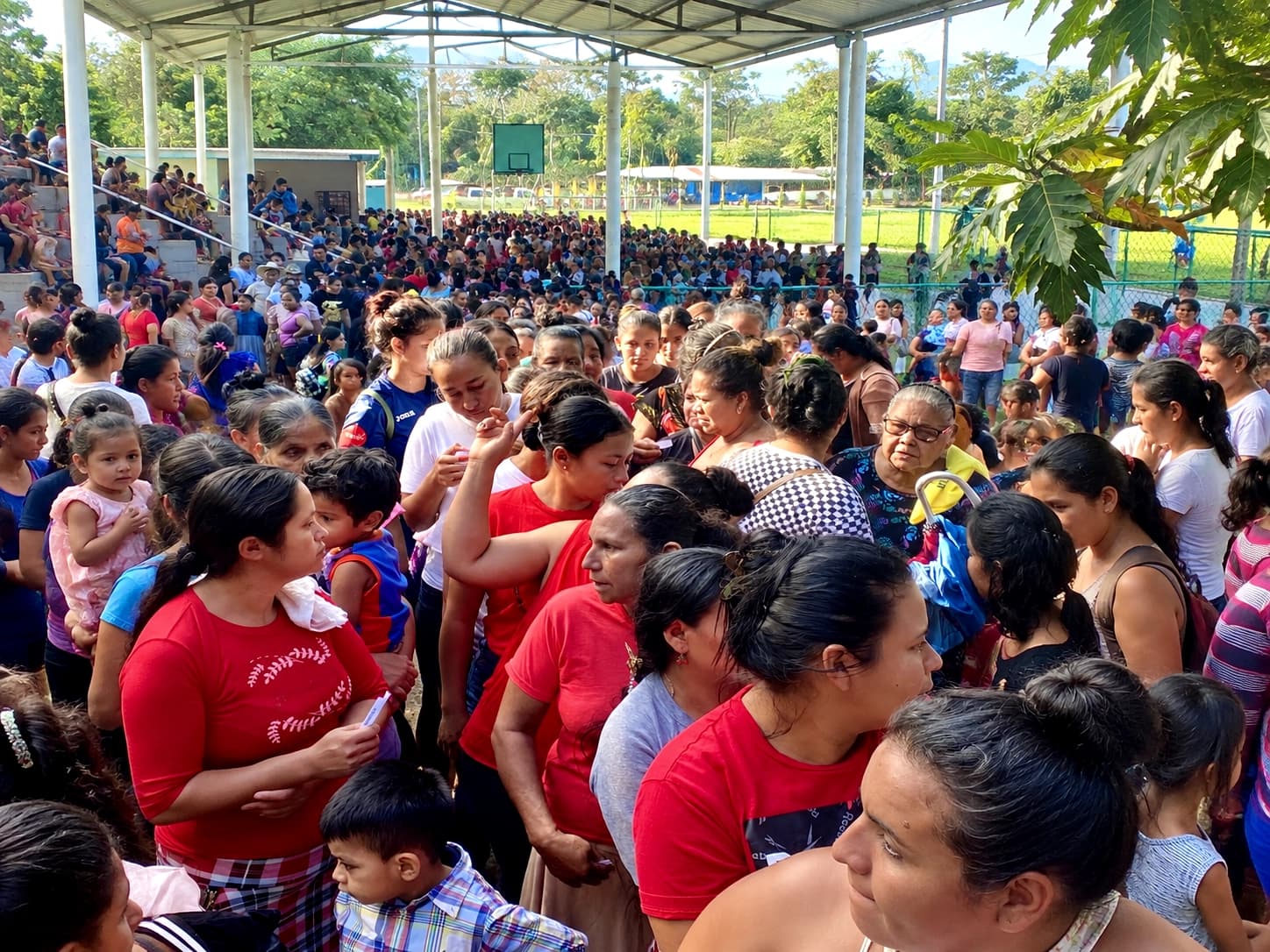 A community gathering supported by Projecto Honduras.